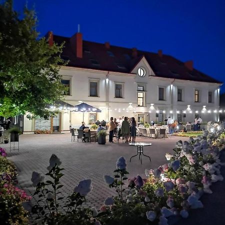 Central Hotel Radziwiliszki Exteriör bild